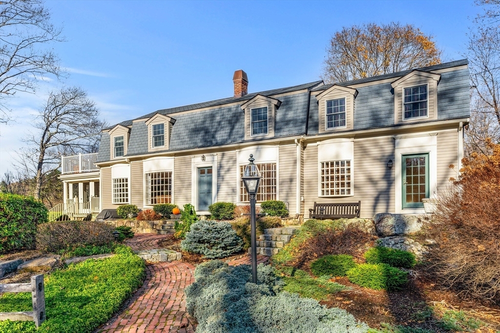 Property Photo:  8 Preston Pl  MA 01915 