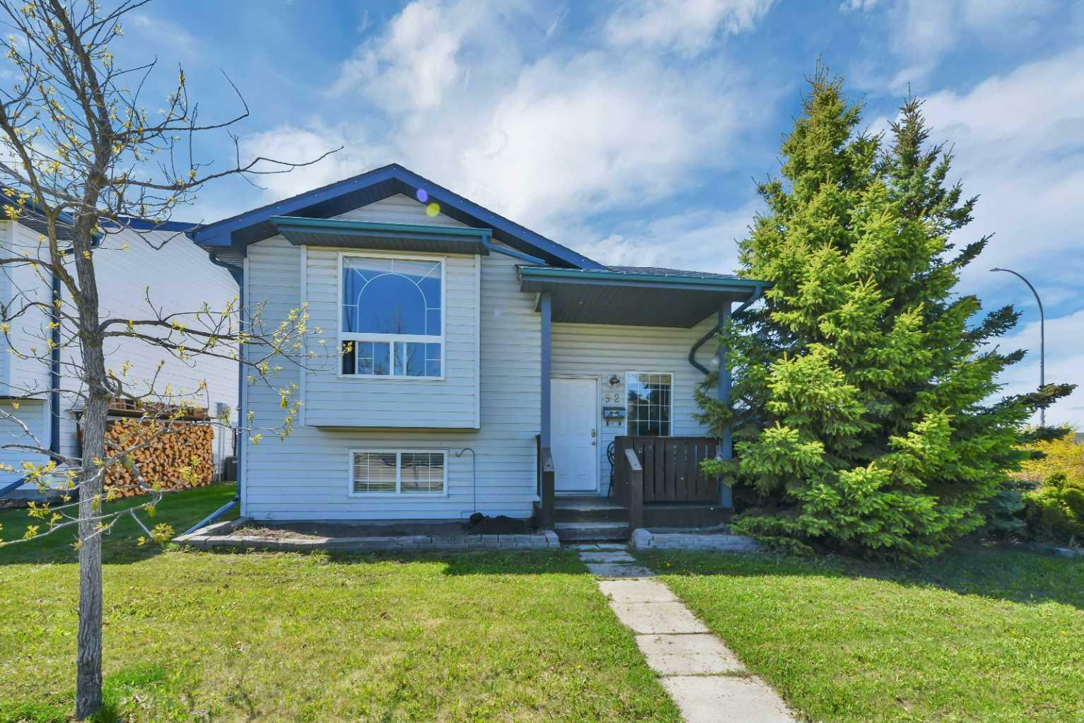 Property Photo: 92 Old Boomer Road AB T4S 2H9