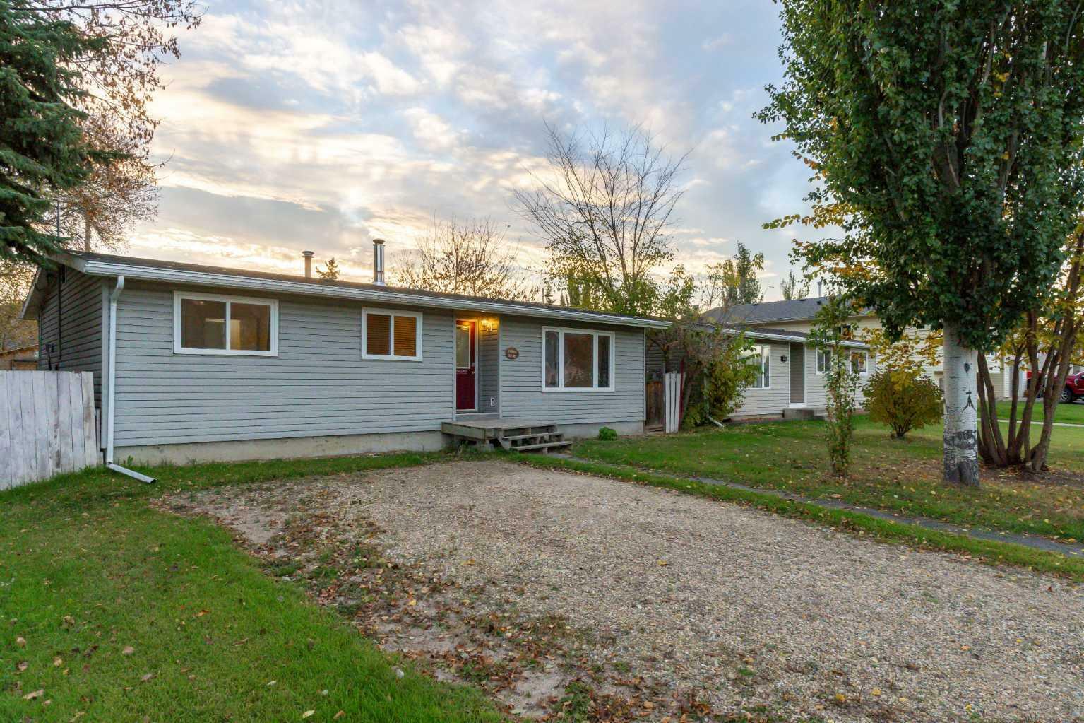 Property Photo: 10921 92 Street AB T8S 1P4