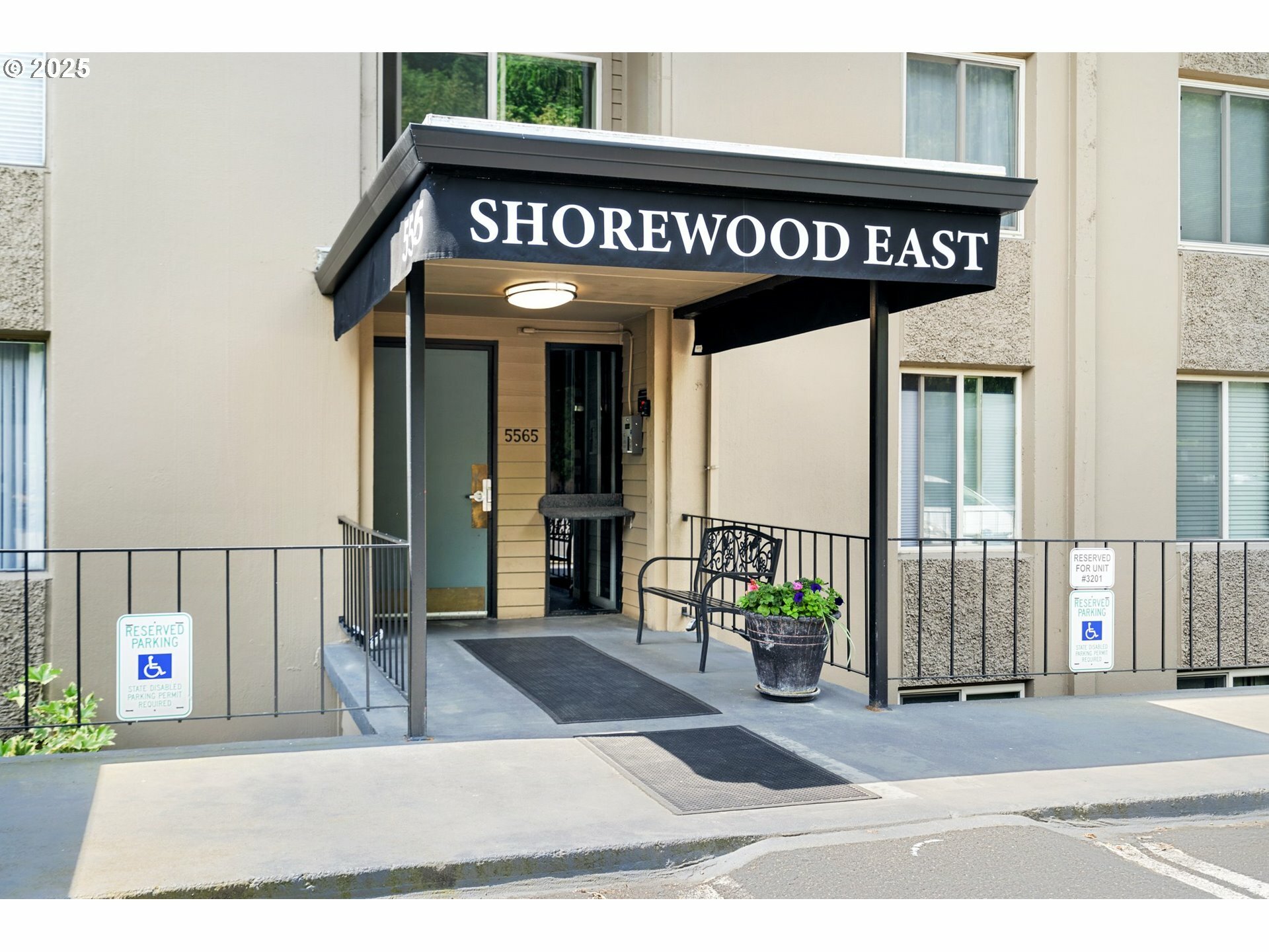 Property Photo: 5565 E Evergreen Blvd 3104 WA 98661