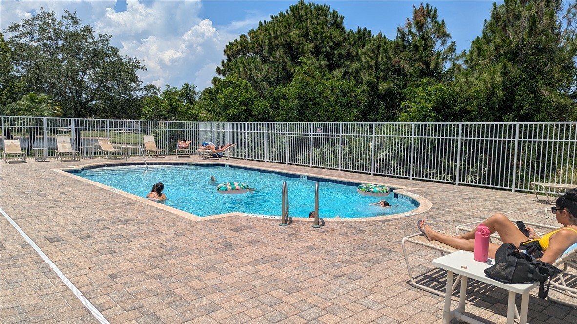 Property Photo: 826 Middleton Drive SW FL 32962