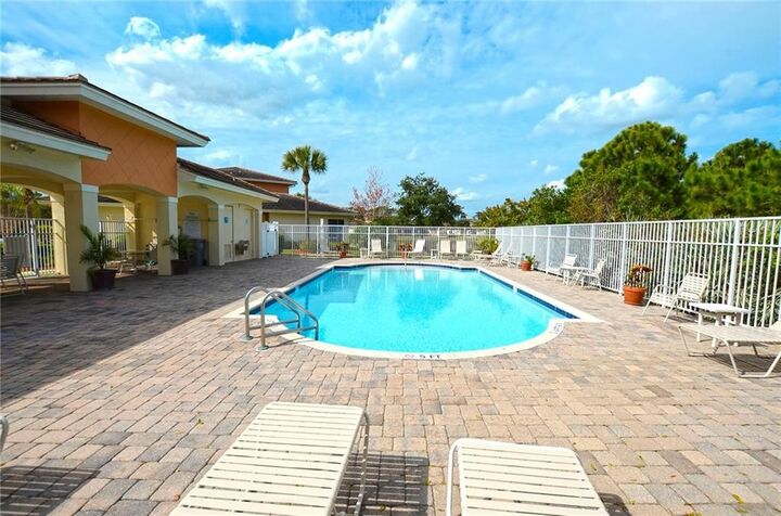 Property Photo: 826 Middleton Drive SW FL 32962