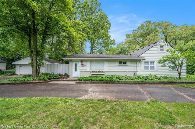 Property Photo: 35825 Oakwood Lane MI 48186
