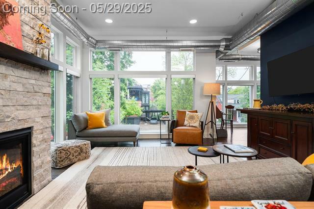 Property Photo: 211 W Kingsley Street MI 48103