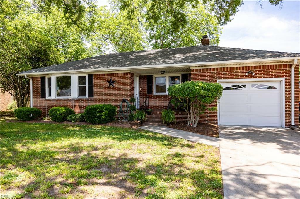 Property Photo: 936 E Goodview Dr VA 23464