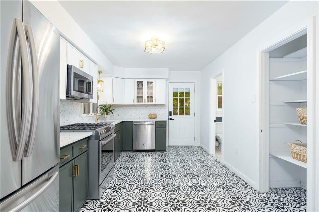 20 Barker Avenue  Warren RI 02885 photo