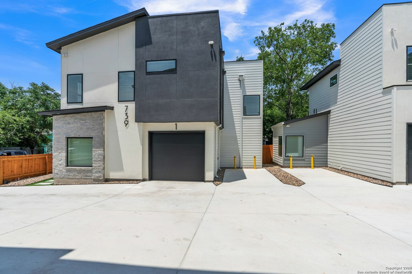 Property Photo: 739 Cuney Way 1 TX 78210