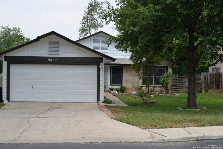 Property Photo: 9409 Autumn Branches TX 78254
