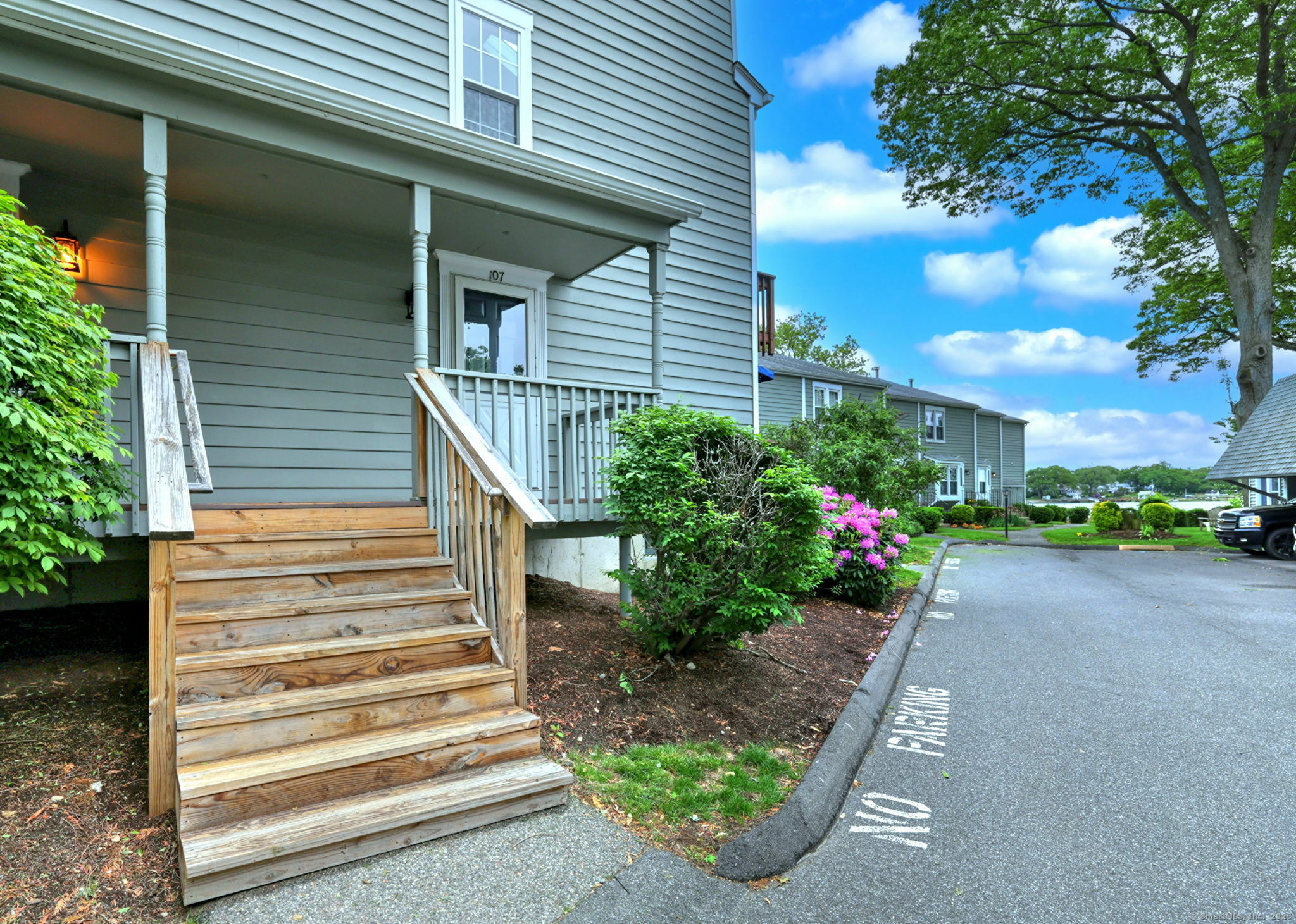 Property Photo: 107 Ferry Court 107 CT 06615