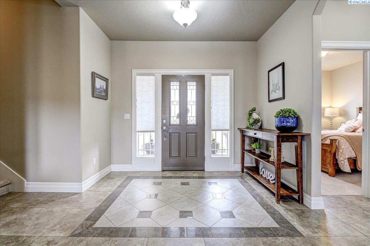 Property Photo: 87021 Summit View Dr WA 99338