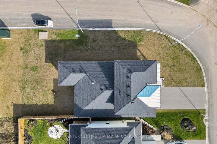 Photo de la propriété:  403 Breakwater Boulevard  ON N5L 0B5 