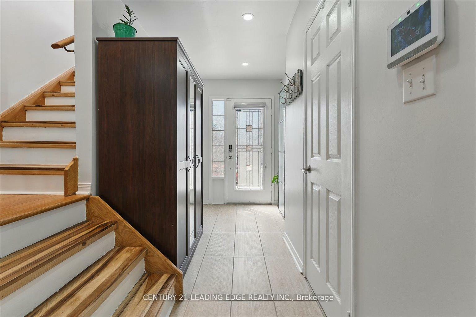 Photo de la propriété: 50 Seton Park Road ON M3C 3Z6