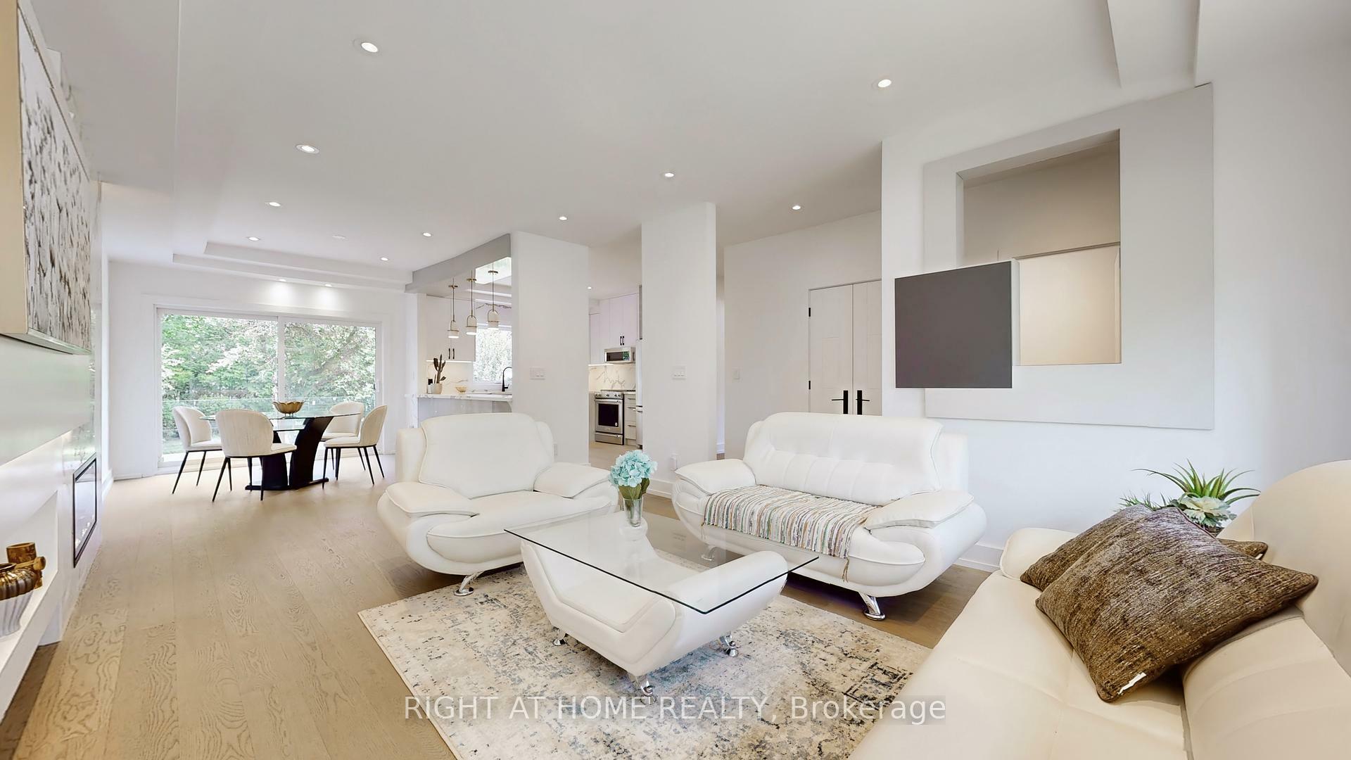 Property Photo: 136 Santa Barbara Road ON M2N 2C5