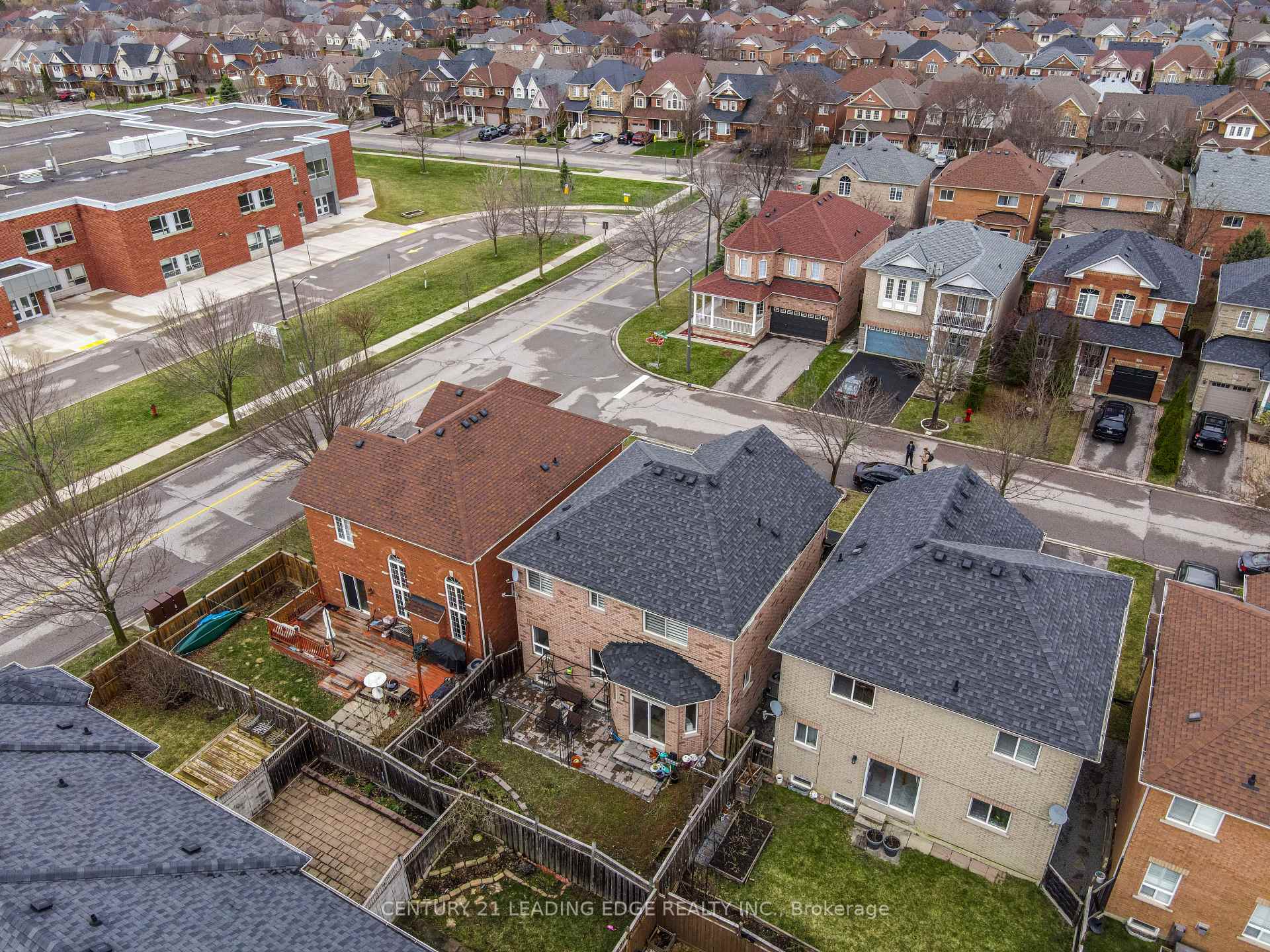 Photo de la propriété: 112 Watkins Glen Crescent ON L4G 7S6