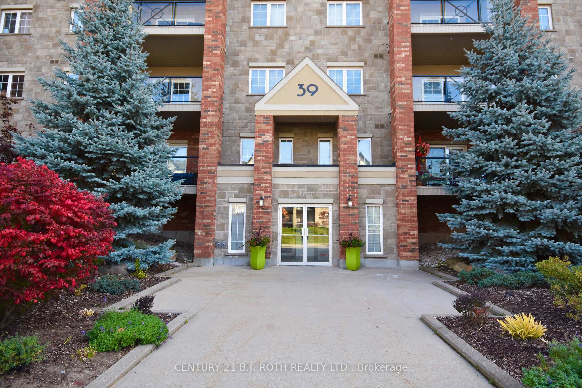 Property Photo:  39 Ferndale Drive S 205  ON L4N 5T5 