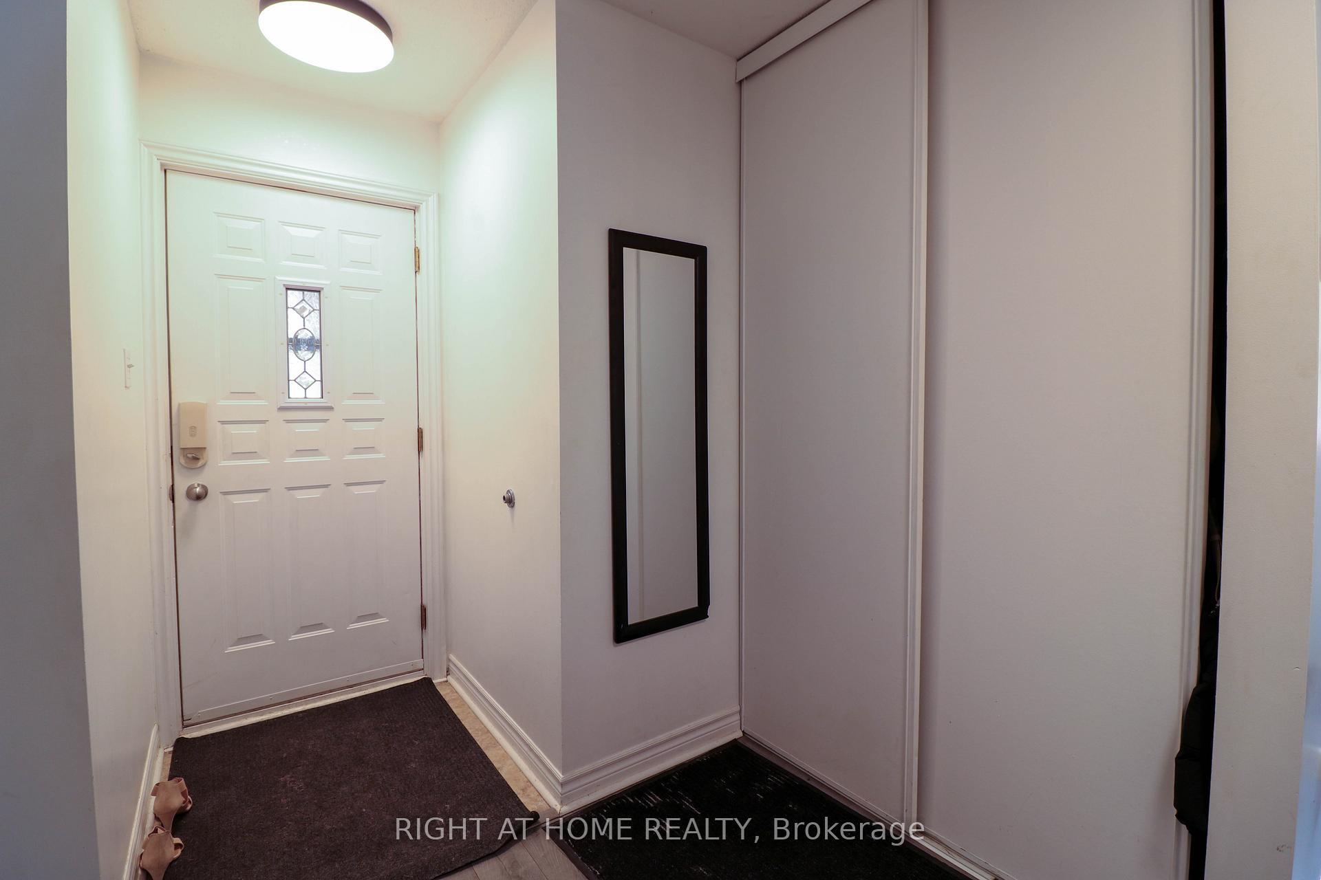 Property Photo: 40 Stable Way ON K2M 1A6