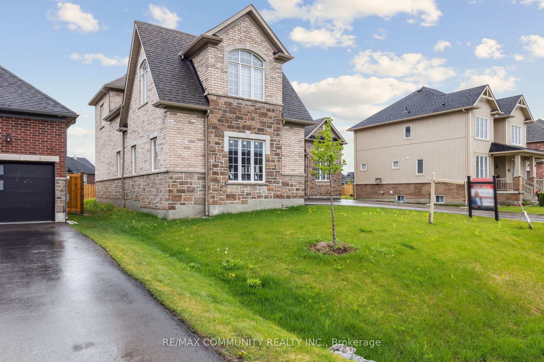 Property Photo: 15 Golden Meadows Drive ON K9J 0H6