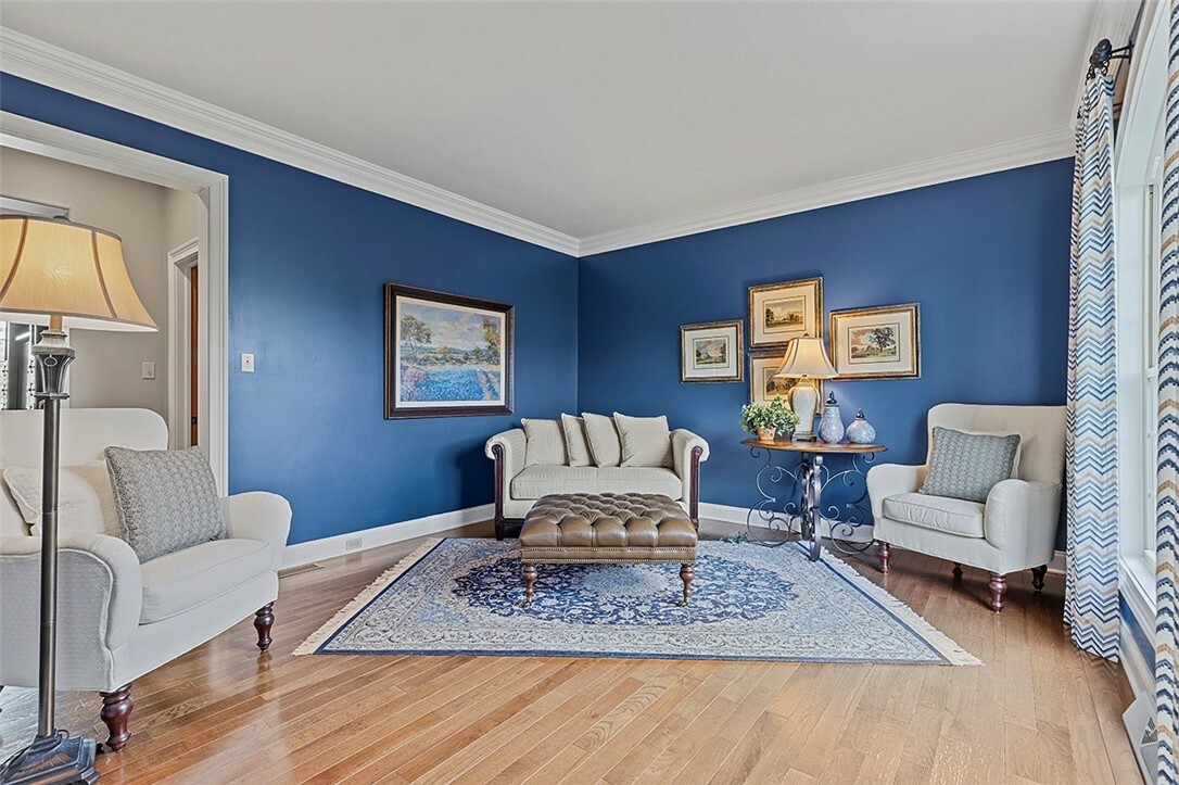 Property Photo: 317 Buckingham Dr PA 15367