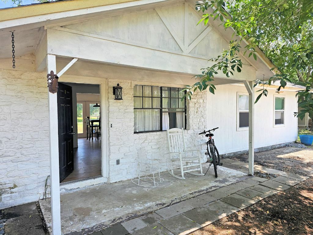 Property Photo: 105 Park South Drive TX 78640