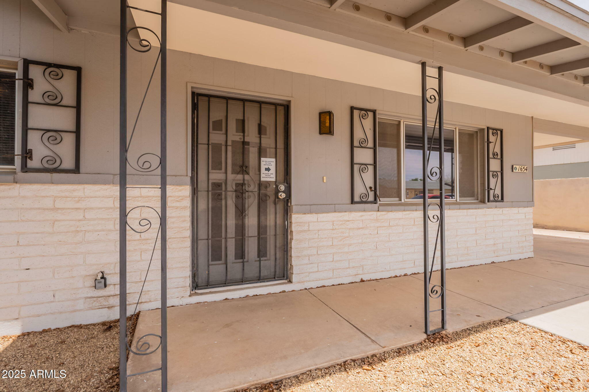 Property Photo:  1654 E 2nd Street  AZ 85203 