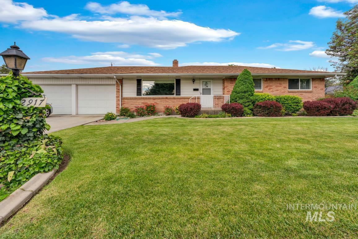 Property Photo: 2917 N Esquire Dr ID 83704-7346