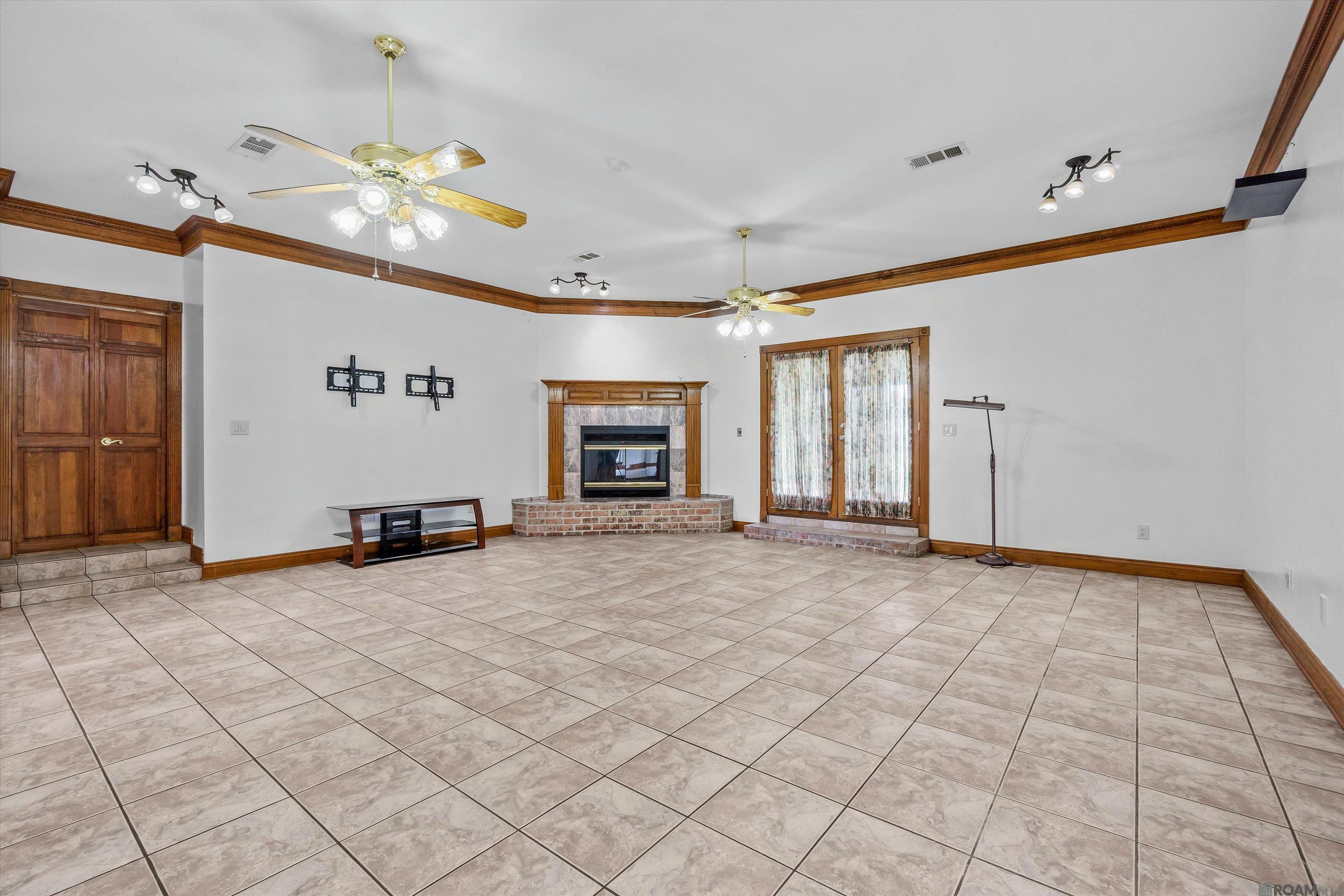 Property Photo: 6168 Brewerton Rd LA 70737