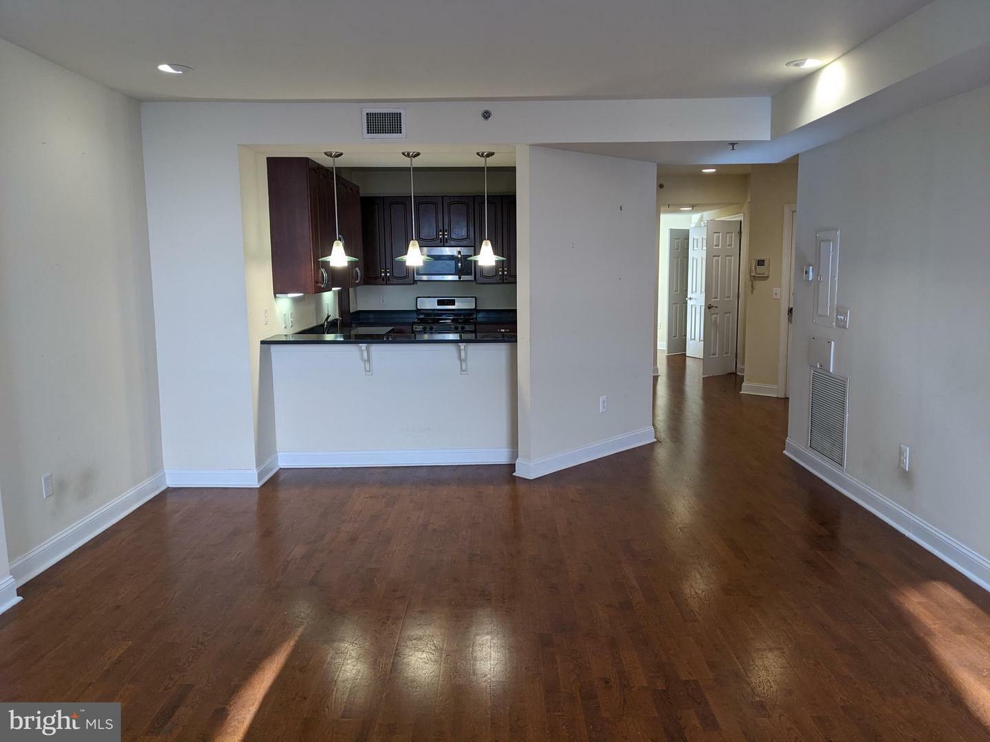 Property Photo: 707 Chestnut Street Apt 4F PA 19106