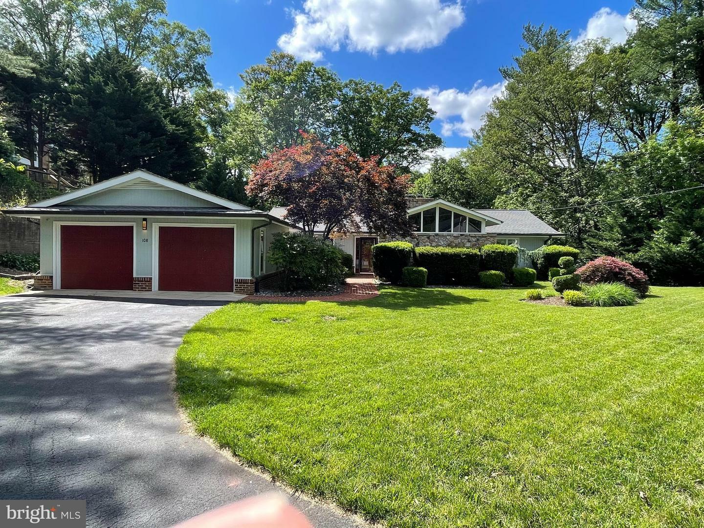 Property Photo: 108 Oak Ridge Lane VA 22602