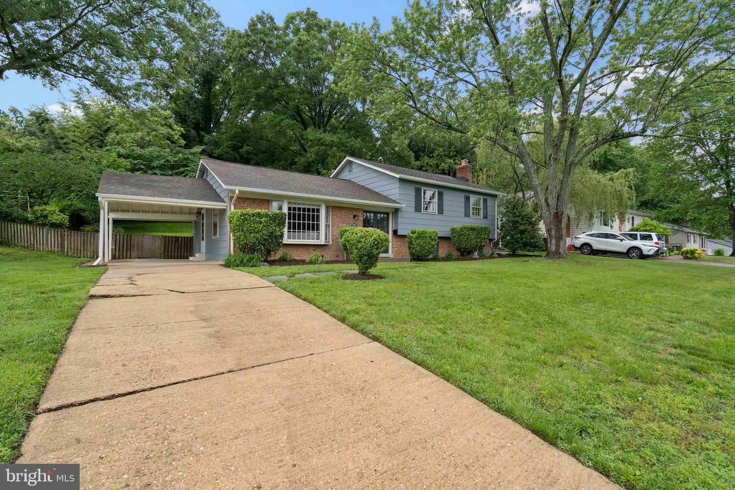 Property Photo: 6218 Thornwood Drive VA 22310