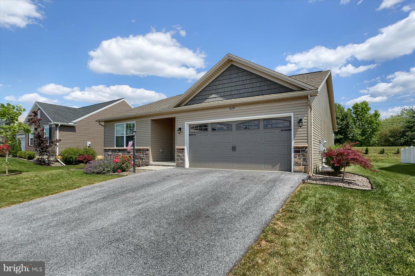 Property Photo: 519 Cambridge Lane PA 17257
