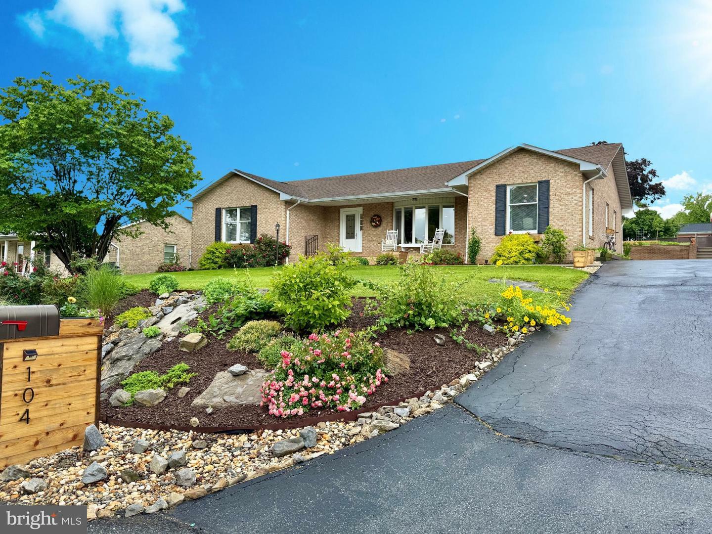 Property Photo: 104 Rosewood Drive WV 25401