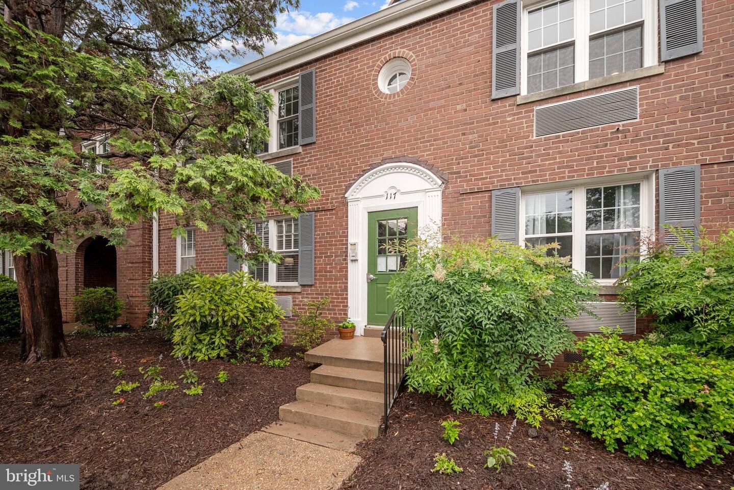 Property Photo: 117 E Glebe Road C VA 22305