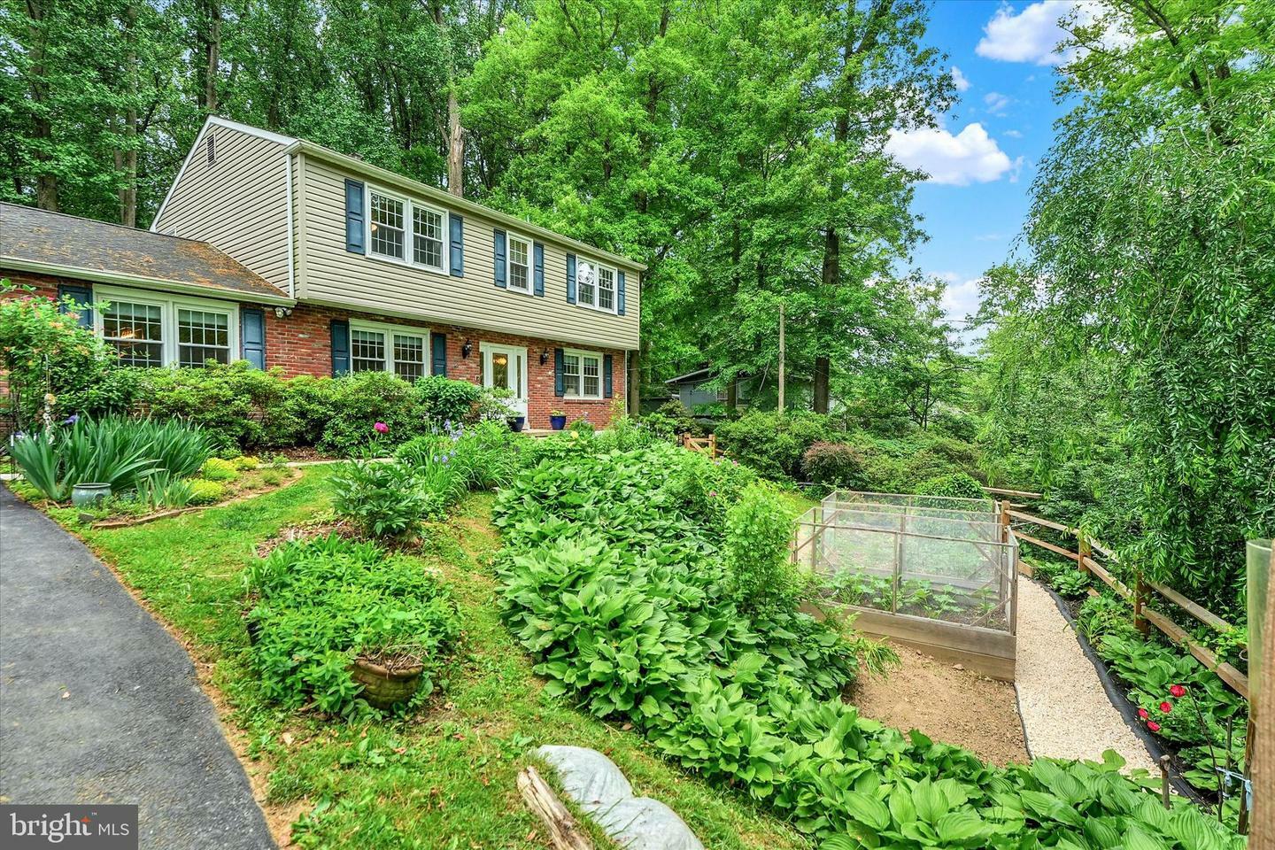 Property Photo: 505 Windsor Drive DE 19711