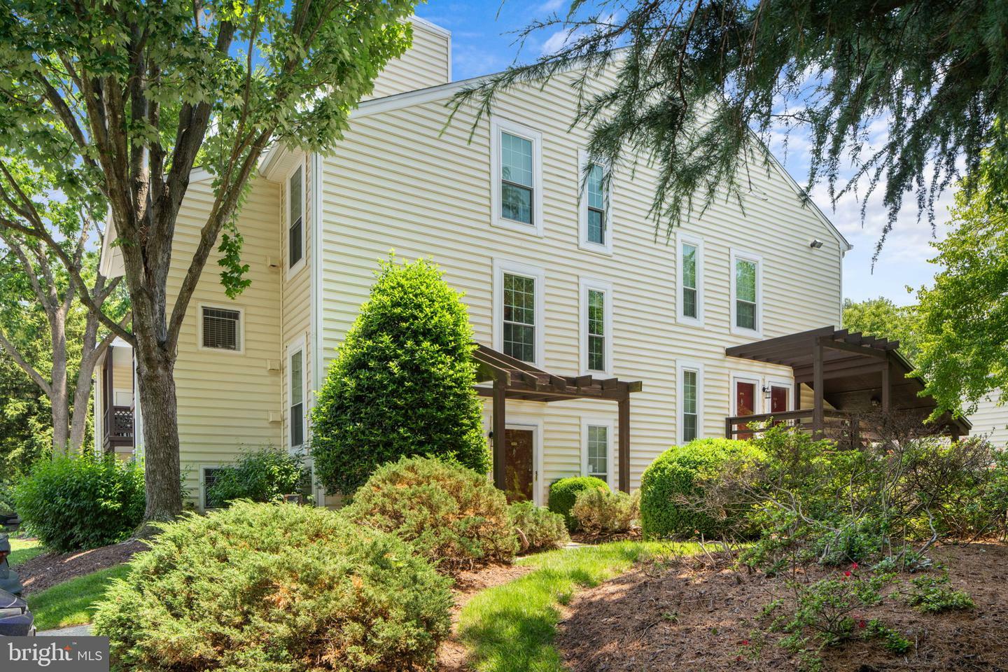 Property Photo: 10161 Oakton Terrace Road VA 22124
