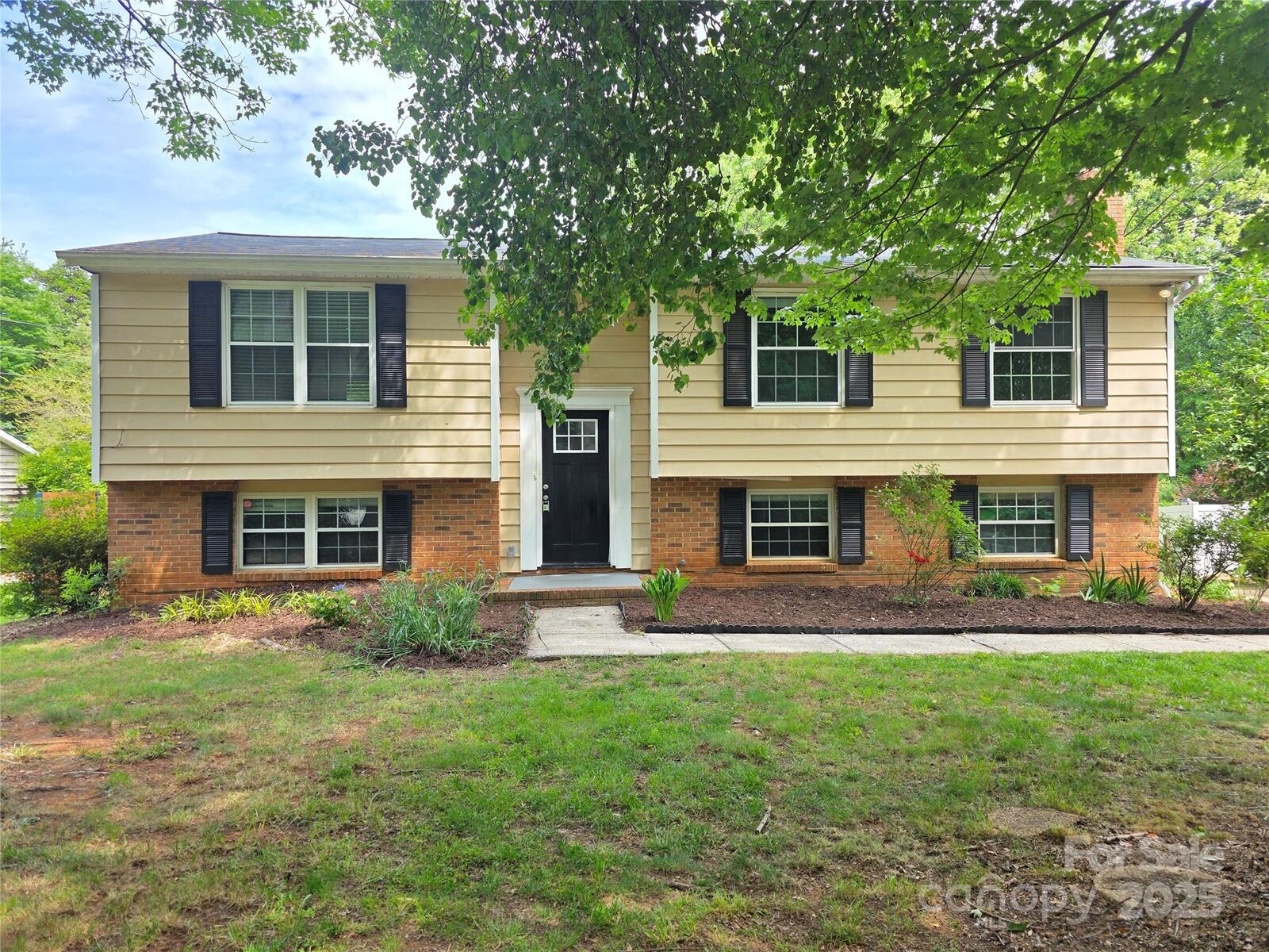 Property Photo:  7021 Willow Bend Lane  NC 28227 
