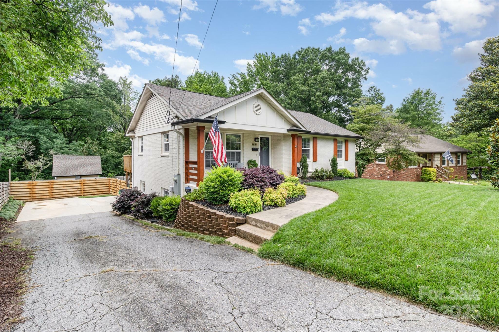 Property Photo: 1621 Brookdale Avenue NC 28210