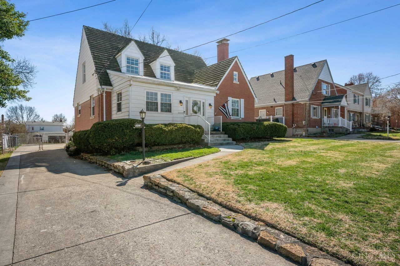 Property Photo: 5573 Surrey Avenue OH 45248