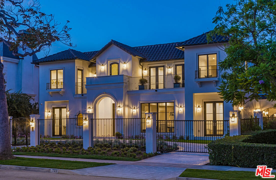 Property Photo: 722 N Camden Dr CA 90210
