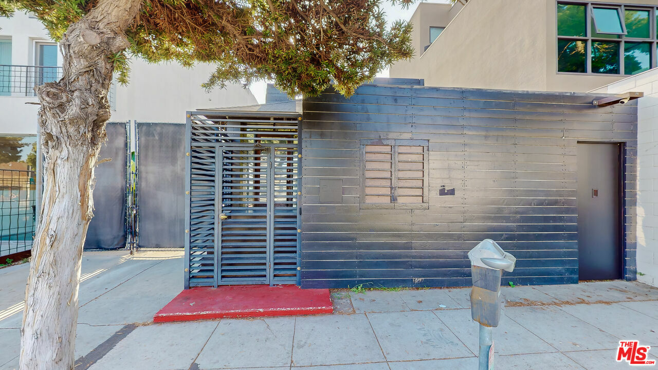 2222 Main St  Santa Monica CA 90405 photo