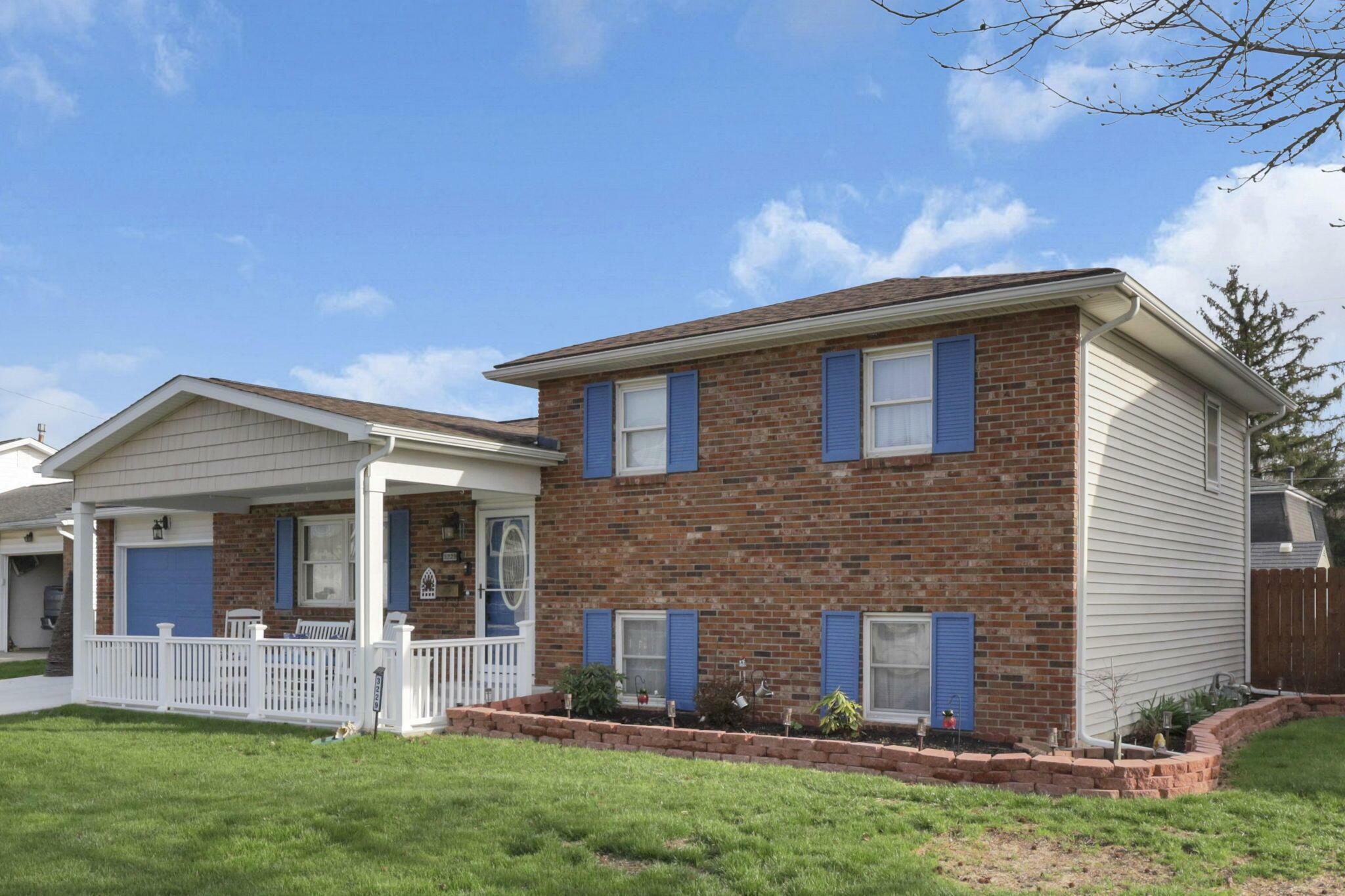 Property Photo: 3229 Kingswood Drive OH 43123