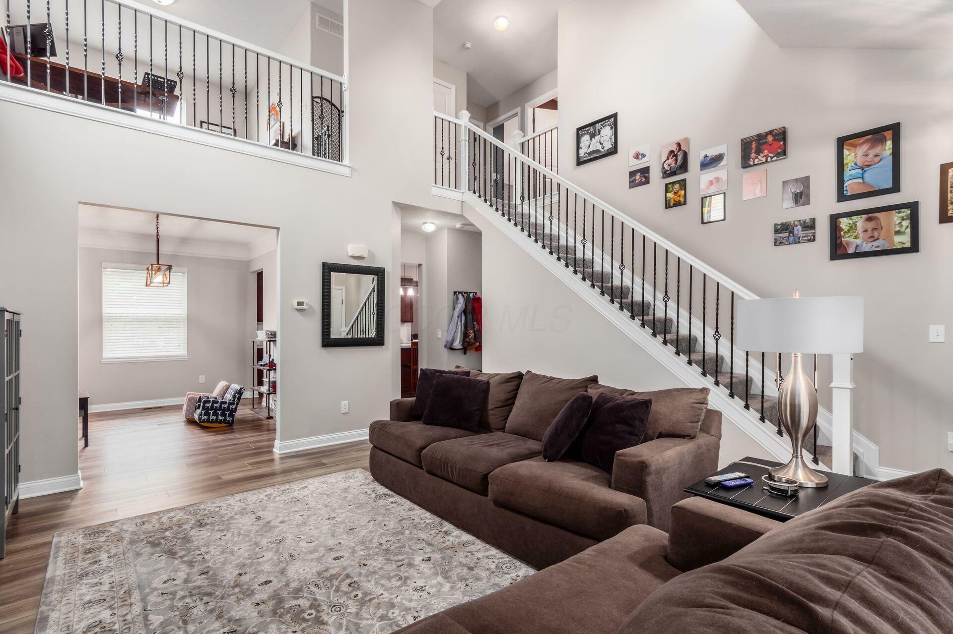 Property Photo:  566 Apple Valley Circle  OH 43015 