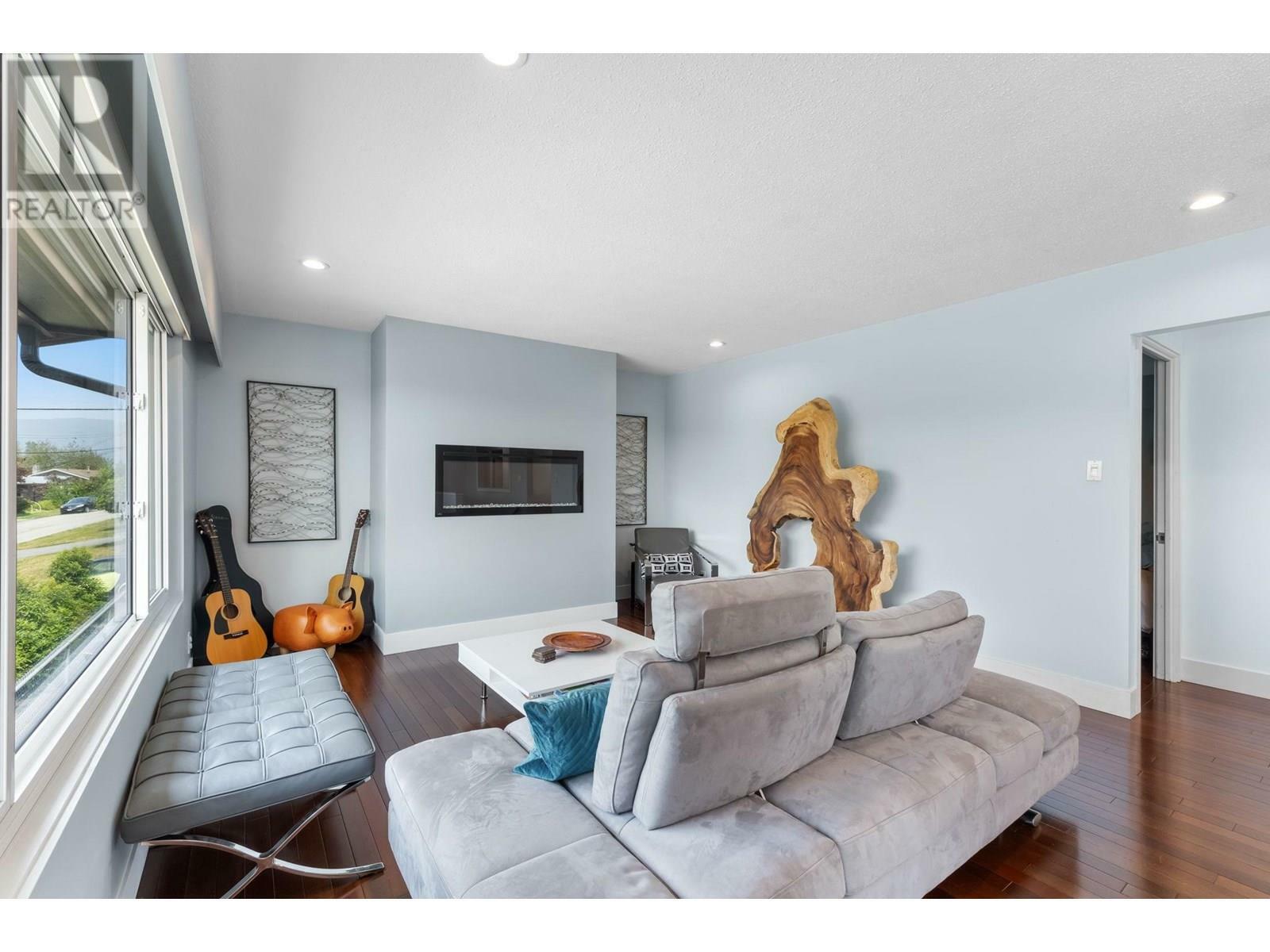 Photo de la propriété: 1480 Elinor Crescent BC V3C 2Y5