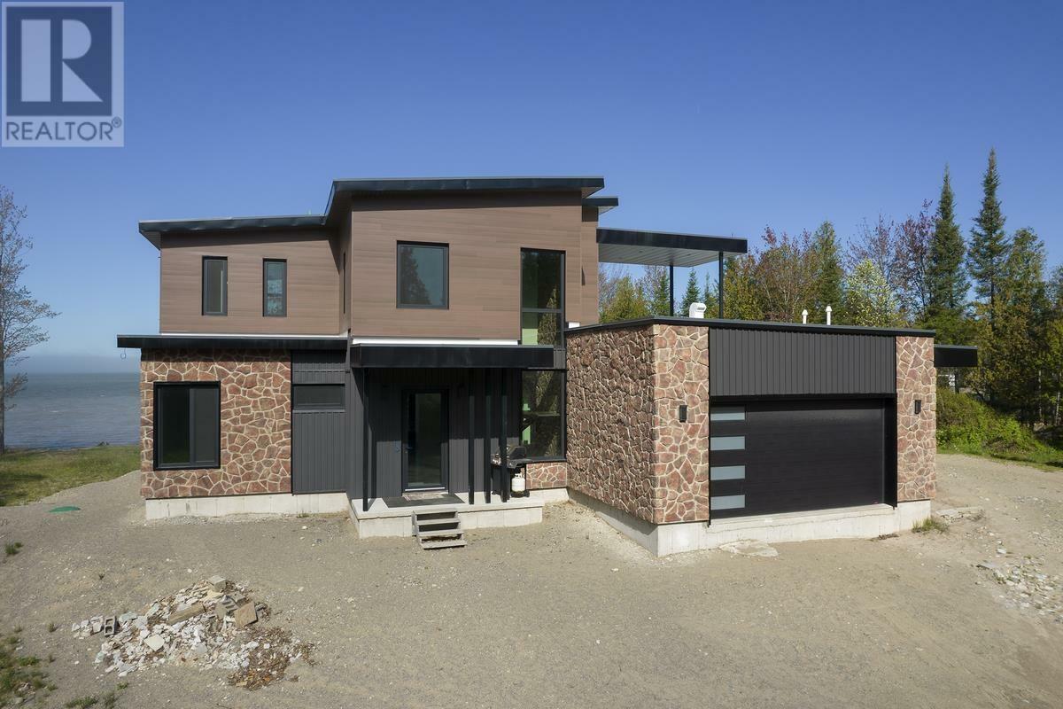 Property Photo: 937 Sunnyside Beach Rd ON P6A 6K4