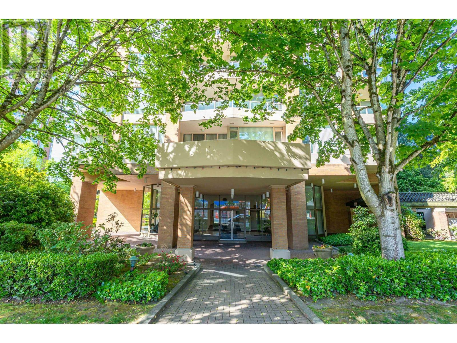 Photo de la propriété: 4689 Hazel Street 1202 BC V5H 4R6