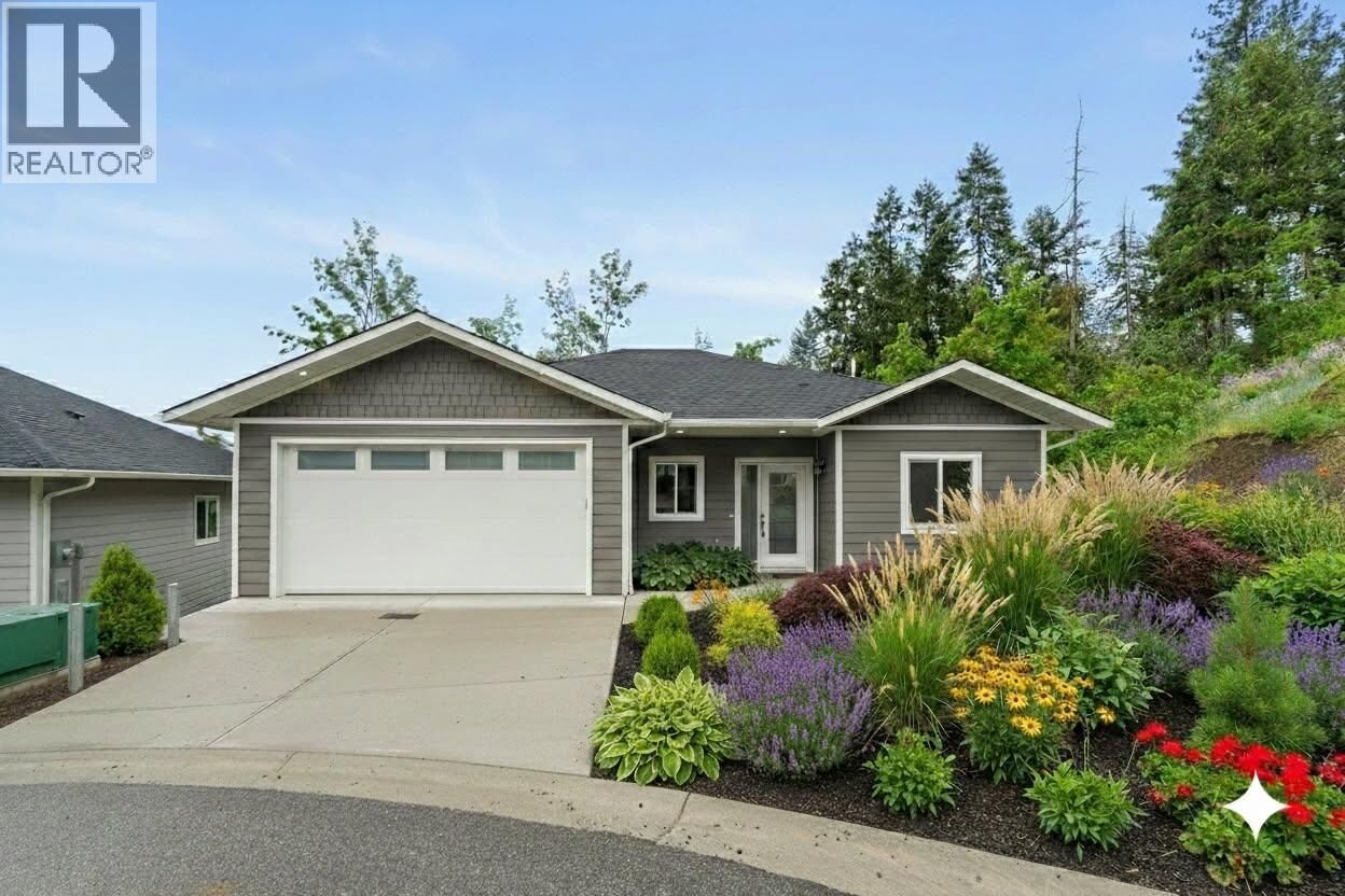 Property Photo: 806 Cliff Avenue 104 BC V0E 1V1