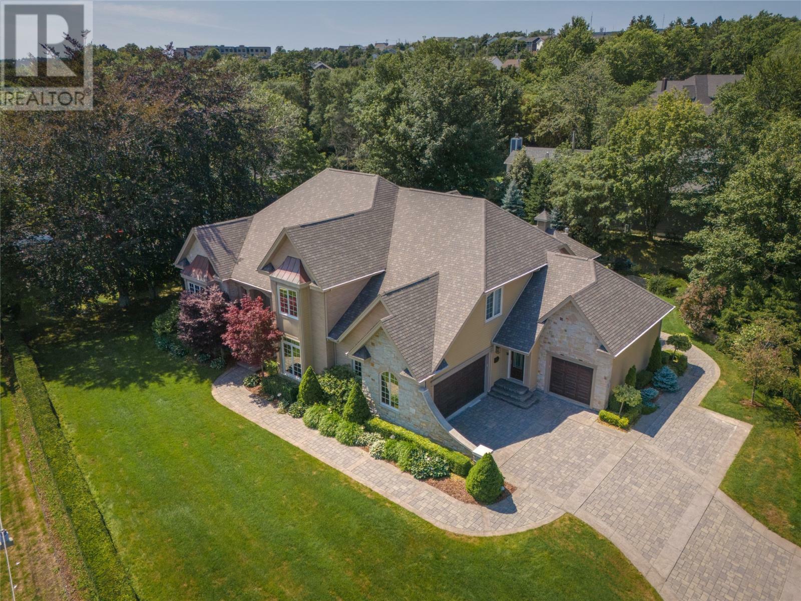 Photo de la propriété: 1 Waterford Avenue NL A1E 2X7