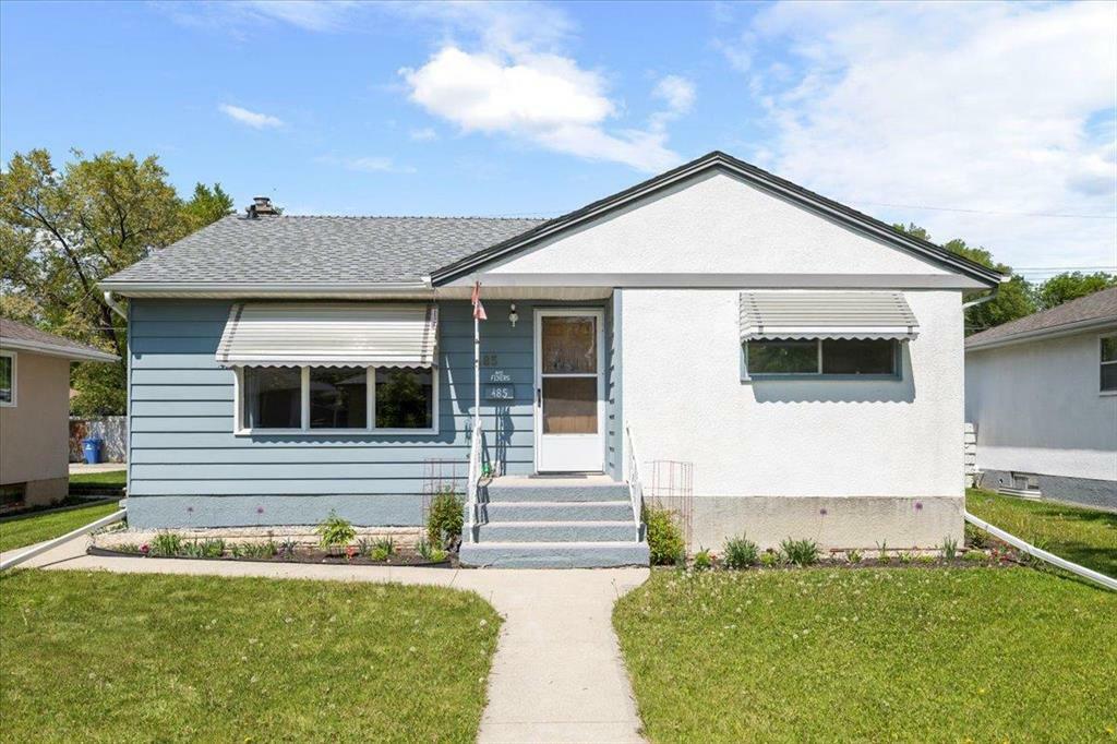 Property Photo:  485 Roberta Avenue  MB R2K 0K7 