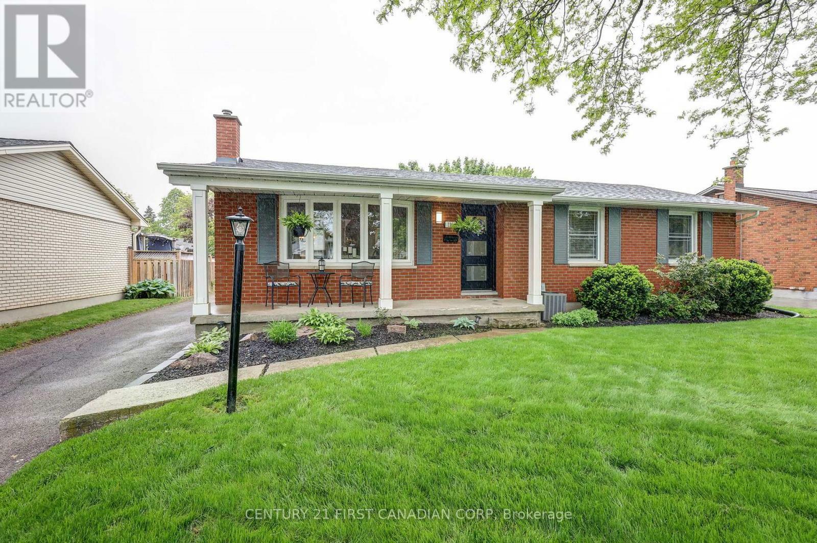 Photo de la propriété: 116 Downing Crescent ON N6C 3C8