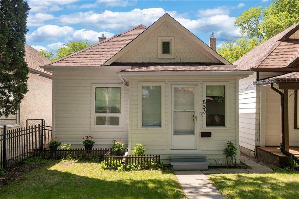 Property Photo: 853 Nassau Street South MB R3L 2N1