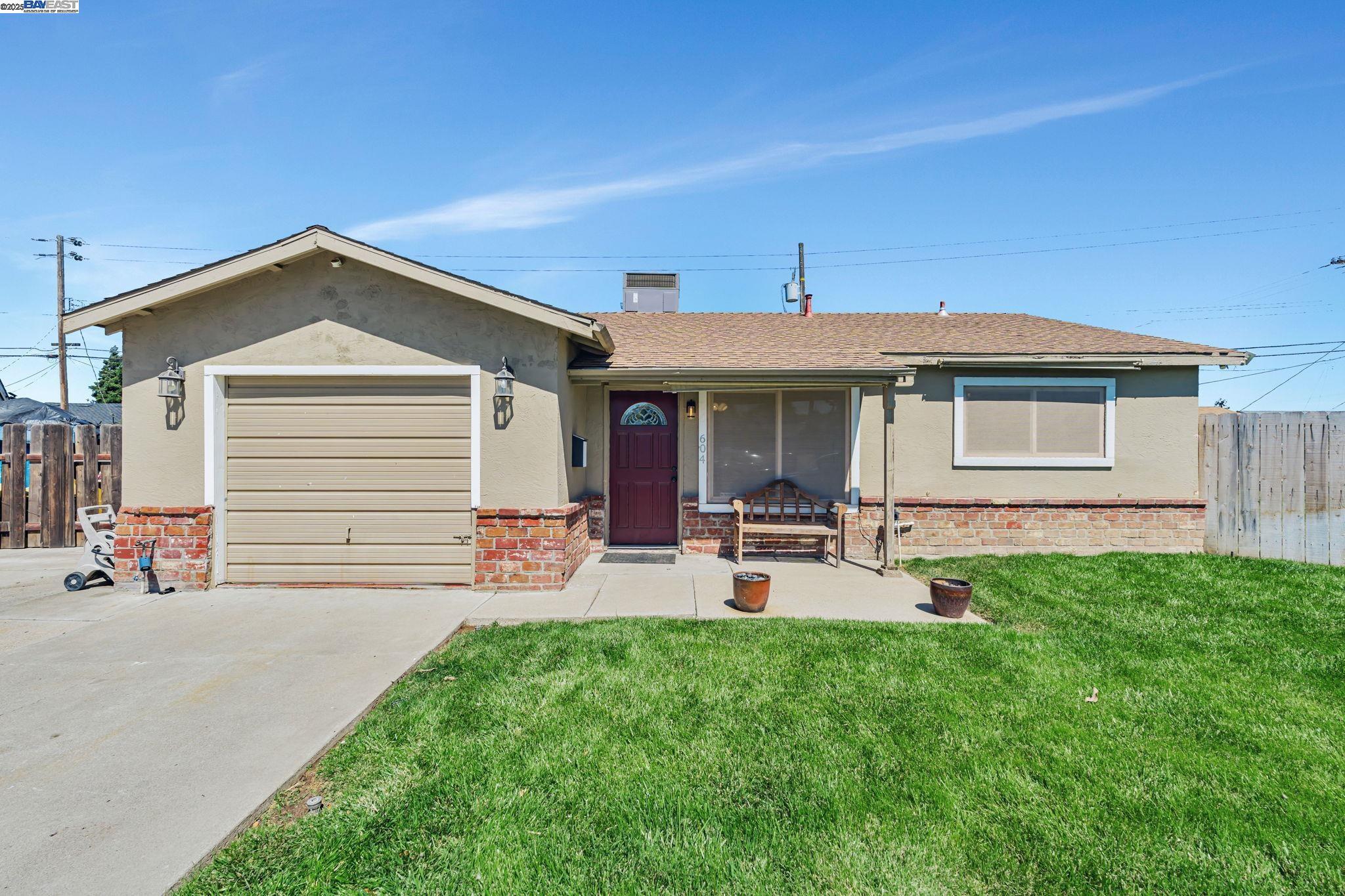 Property Photo: 604 Helen Ct CA 95336